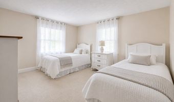 8 Carlson Cir, Boston, MA 02132