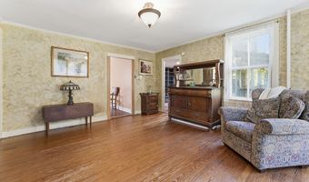 60 Chaplin St, Chaplin, CT 06235