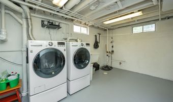 204 E Madison Dr, Polk City, IA 50226
