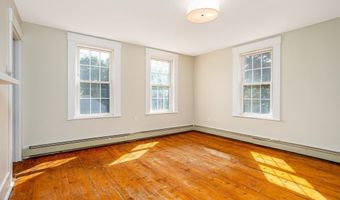 4 Main St, Ashburnham, MA 01430