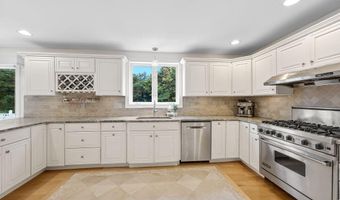 29 Weatherdeck Dr, Bourne, MA 02532