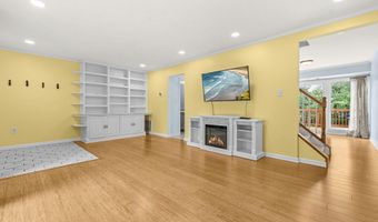 5013 AMERICANA Dr, Annandale, VA 22003