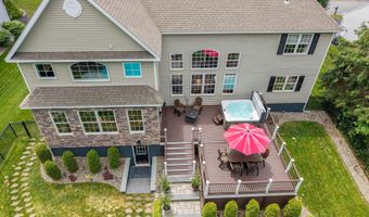 35 Shinnecock Hills Dr, Albany, NY 12205