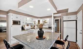 277 Ramsey Ln, Ballwin, MO 63021