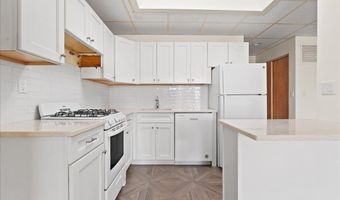 194 Park Ave 2B, Amityville, NY 11701