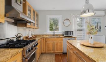 5 Conrad Ct, Newport, RI 02840