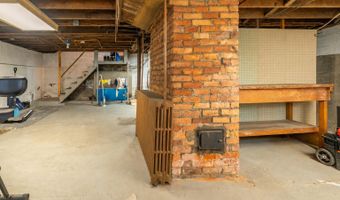 744 Hammond St, Bangor, ME 04401