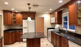 35 Sylvan St, Avon, CT 06001