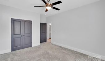 5052 Lesleewood Ct, Charlotte, NC 28226