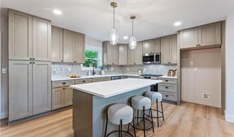 1201 NW 10th St, Bentonville, AR 72712