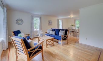 31 Edgewater Rd, Narragansett, RI 02882