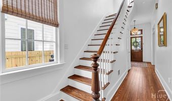221 E 32nd St, Savannah, GA 31401