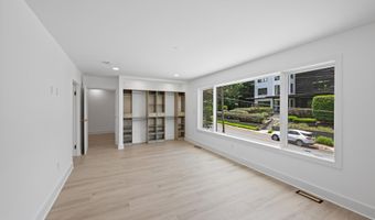 2321 N RICHMOND St, Arlington, VA 22207