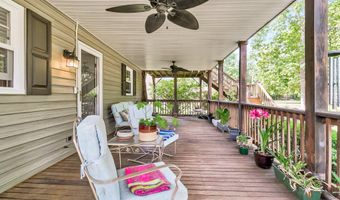 107 Jacks Ln, Bonneau, SC 29431