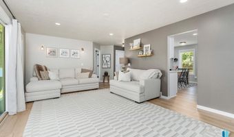 208 W Chapelwood Dr, Brandon, SD 57005
