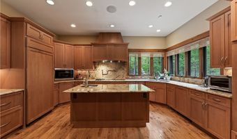 805 Cascades Dr, Aurora, OH 44202