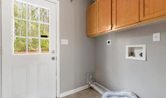 6077 E Kemper St, Bay St. Louis, MS 39520