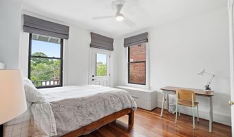 210 8TH St SE, Washington, DC 20003