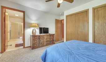 424 Emerald Dr, Arnolds Park, IA 51331