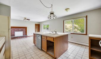 6 Victoria Dr, Colchester, CT 06415