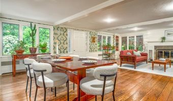 2 Cherry Ln, Bristol, RI 02809