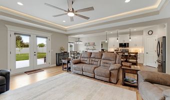 201 Thoroughbred Ln, Auburn, IN 46706