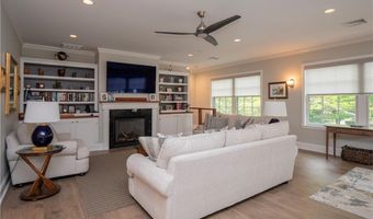 283 Broadway Ave, Newport, RI 02840