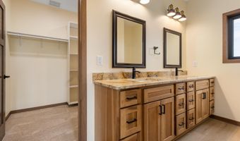 1716 N 18th St, Aberdeen, SD 57401