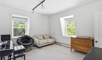 7 Nichols Ln 7, Hopkinton, RI 02832