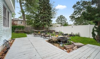 40 Elm St, Beachwood, NJ 08722