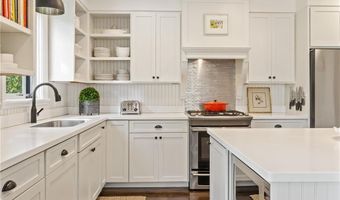 12 Bliss Rd, Newport, RI 02840