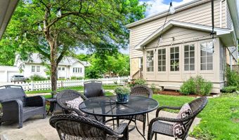 15 E Fairview St, Arlington Heights, IL 60005