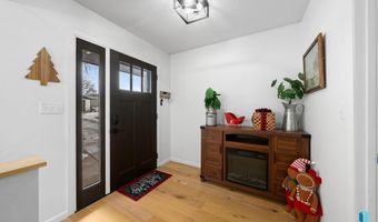 1121 S Splitrock Blvd, Brandon, SD 57005