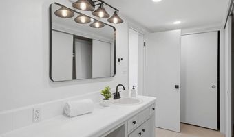 810 Omar Dr, Escondido, CA 92025