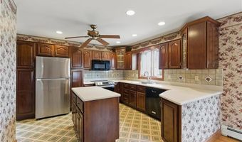 221 Franklin St, Alburtis, PA 18011