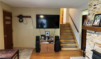 2 Cobble Hill Rd, Lincoln, RI 02865