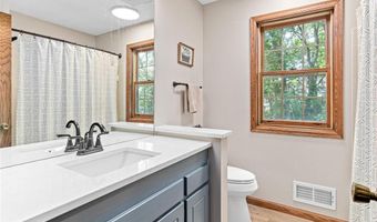 12534 Dover Dr, Apple Valley, MN 55124