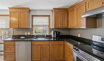 91 Weeden Ave, East Providence, RI 02916