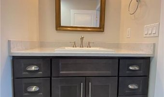 6 W Main St, Chester, CT 06412