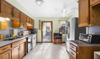 1006 Baretta Ct, Aurora, MO 65605