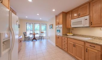 7041 CINDY Ln, Annandale, VA 22003