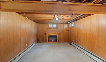 86 Oak St, Hopkinton, RI 02804