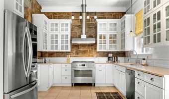 2 Hazard Ave, Newport, RI 02840