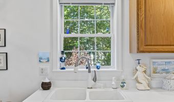 146 Parkwood Dr, Augusta, ME 04330