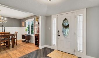 806 Hollyridge Dr, Ballwin, MO 63011