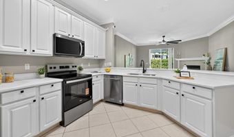 908 HILLY BEND Dr, Apopka, FL 32712