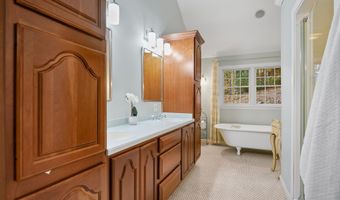 10 Barrington Dr, Bedford, NH 03110