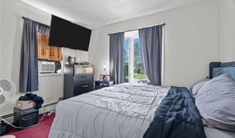 129 Simmonsville Ave, Johnston, RI 02919