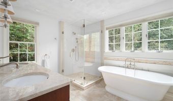 215 Watch Hill Dr, East Greenwich, RI 02818