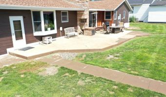 203 3rd Ave SW, Bowman, ND 58623
